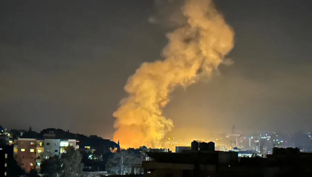 24 إصابة بقصف إسرائيلي في جنوب لبنان... وانتشال 12 جثماناً بقرى حدودية