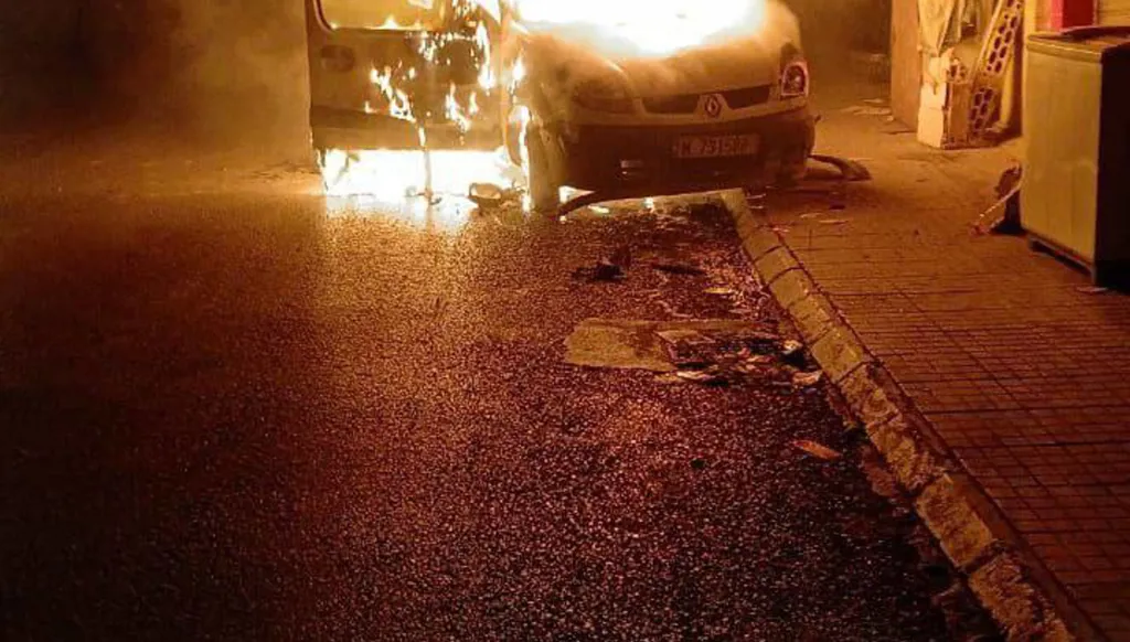 مسيرة إسرائيلية تستهدف "رابيد" في منطقة الفيلات في صيدا (فيديو)