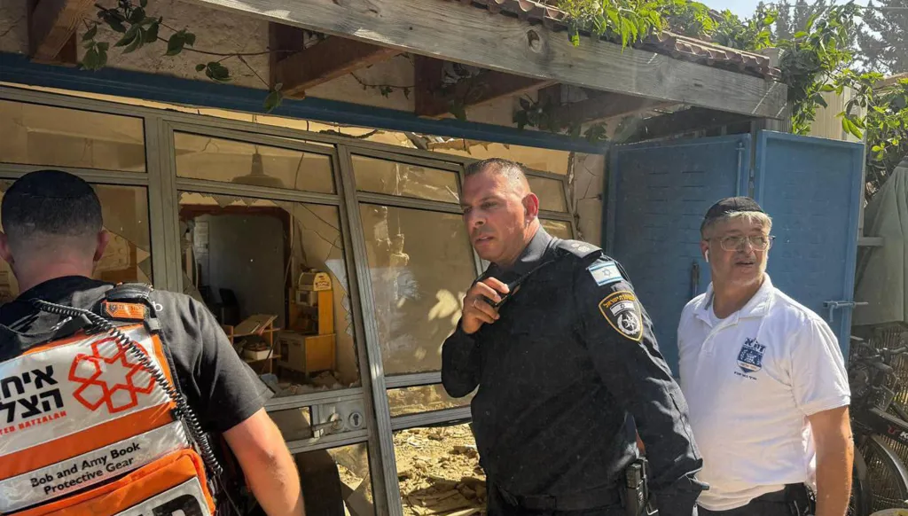 5 عند الخامسة: "سجّيل" تضرب إسرائيل وخامنئي بالذكاء الاصطناعي ... ماذا عن الراوتر بعد البيجر؟