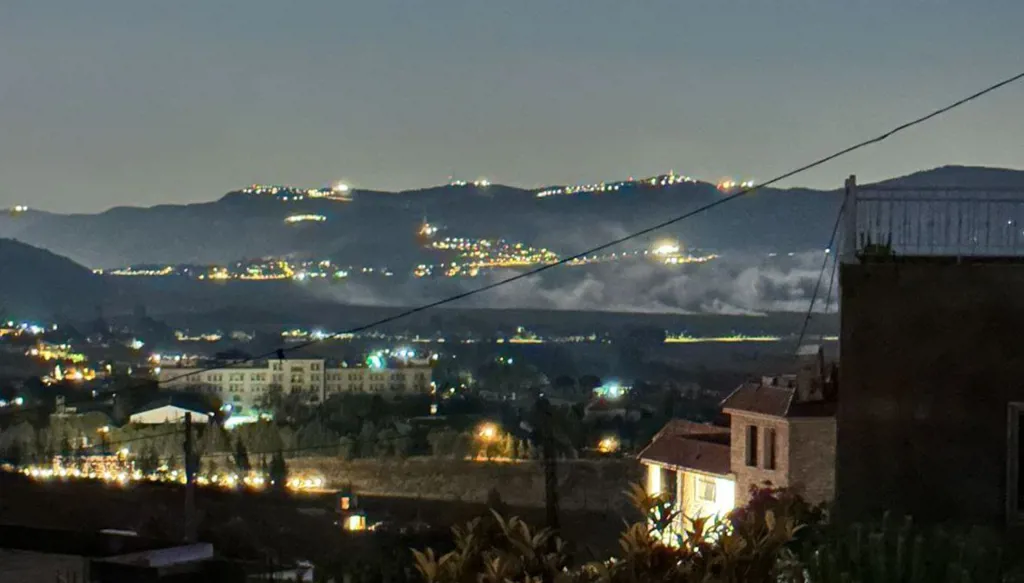تصعيد في جنوب لبنان... قصف مدفعي وقنابل مضيئة لإشعال الحرائق