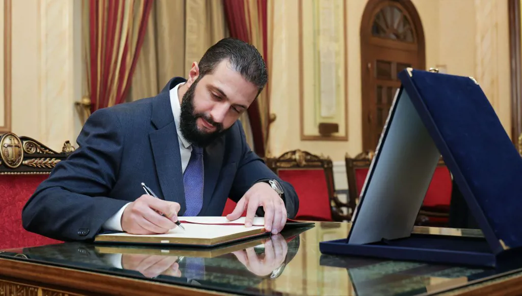الشرع يزور الكنيسة المريمية في دمشق ويلتقي البطريرك يوحنا العاشر (صور)