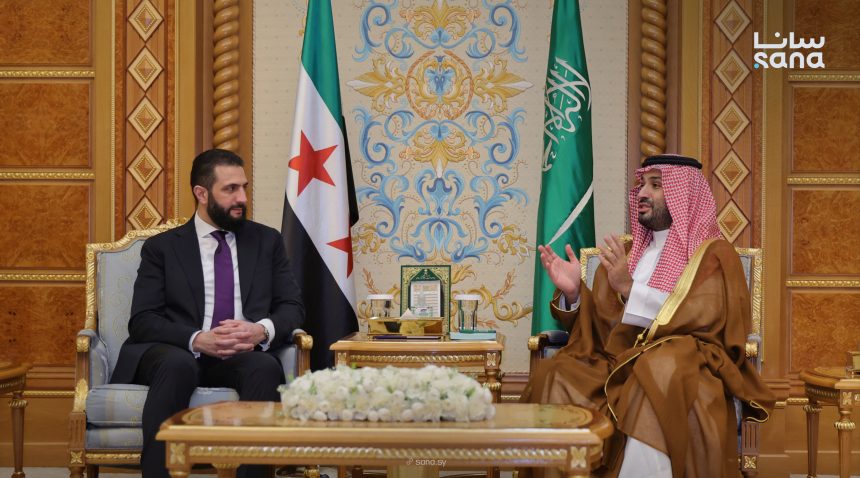 ولي العهد السعودي الأمير محمد بن سلمان والرئيس السوري أحمد الشرع. (سانا)