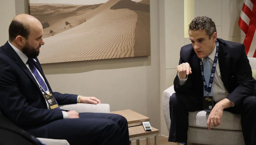 سوريا والولايات المتحدة تناقشان واقع قطاع الطاقة على هامش "أديبك 2025"