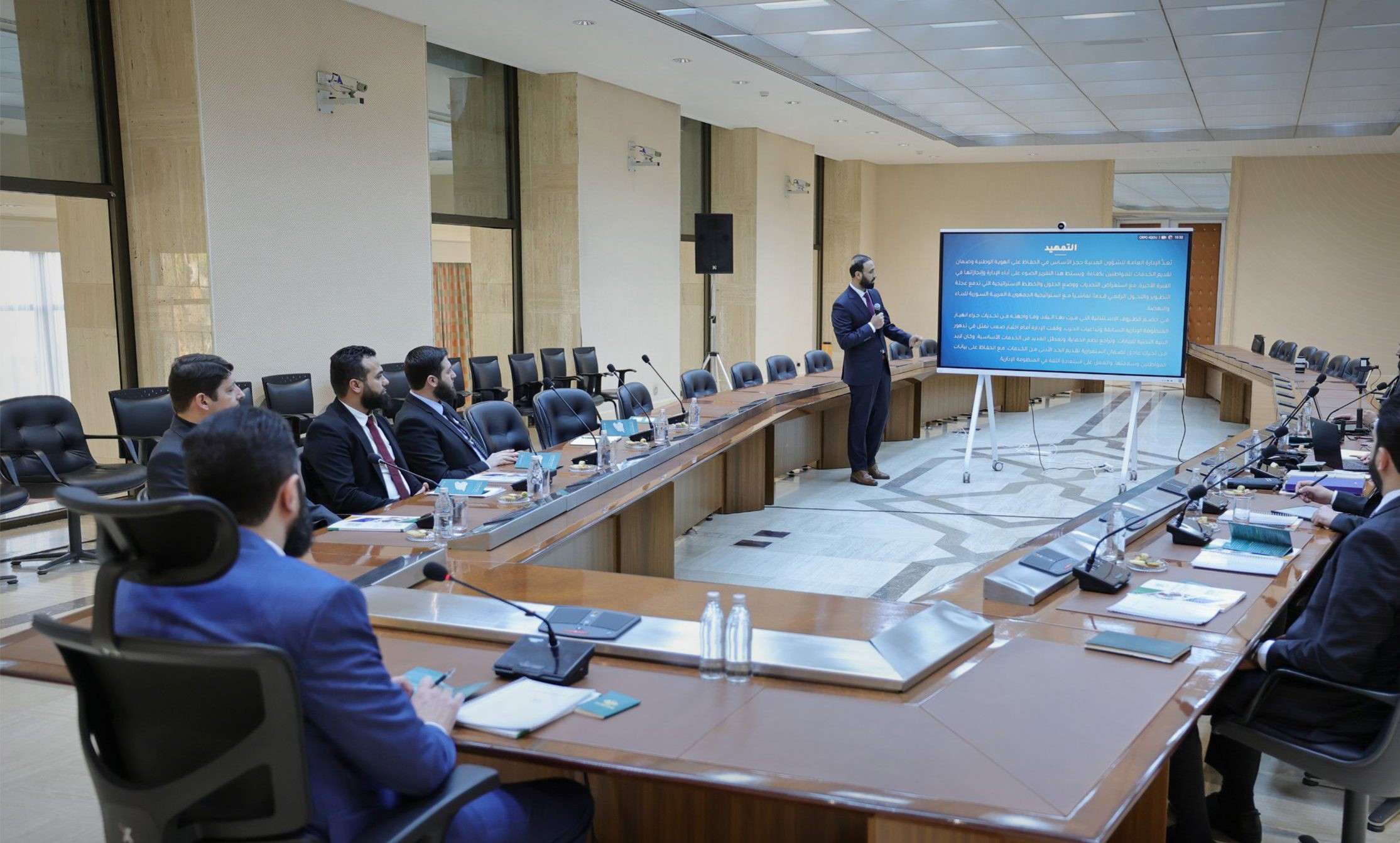  استعرضت وزارة الداخلية في الجلسة مع الشرع أبرز الإنجازات المحققة خلال العام 2025. (سانا)