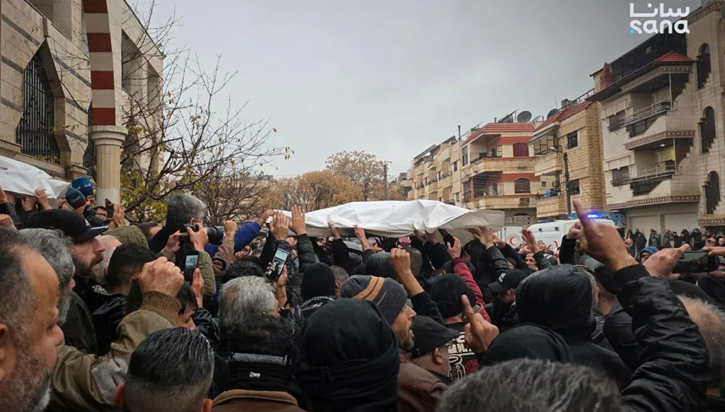 بمراسم مهيبة... وادي الذهب يشيّع ضحايا تفجير مسجد في حمص (صور)