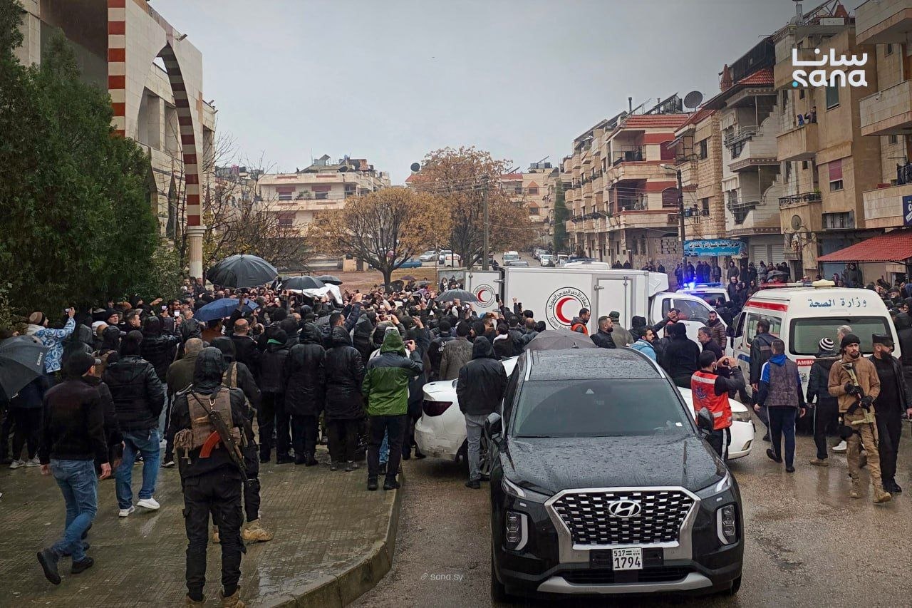 وادي الذهب يشيّع ضحايا تفجير مسجد في حمص (سانا).