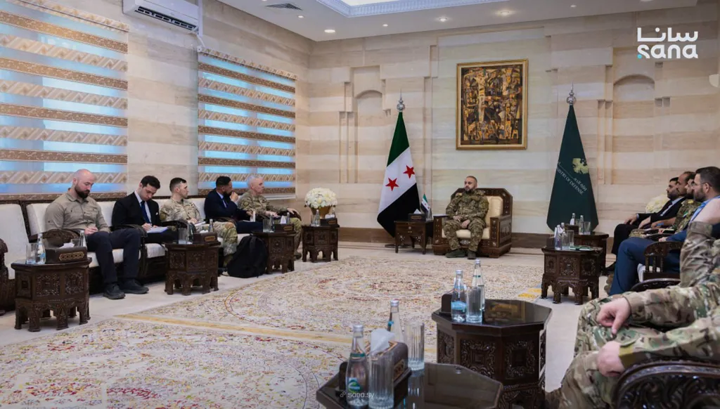 بالصور - وفد من الجيش الأميركي في سوريا