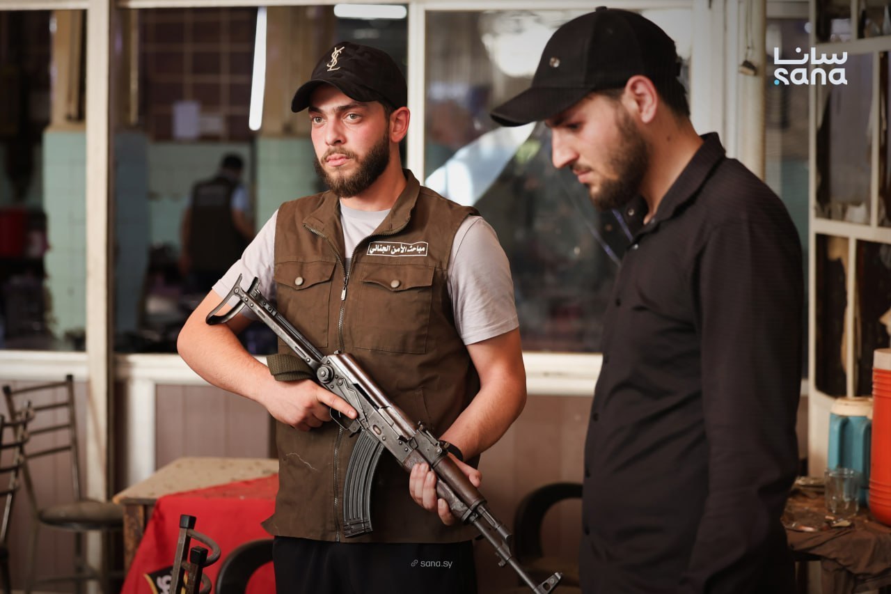 المباحث الجنائية في موقع الانفجار (سانا)