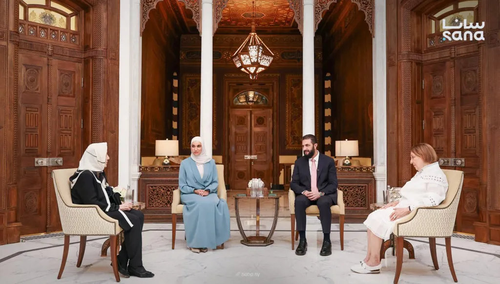 أحمد الشرع وعقيلته يستقبلان ابنتَي شكري القوتلي ومحمد العايش في دمشق
