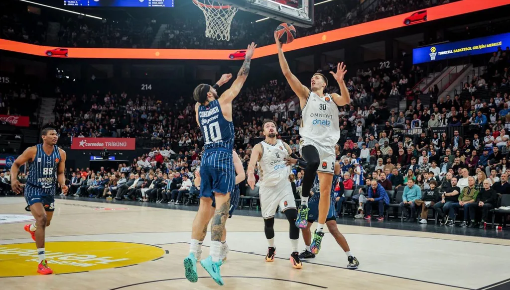 فريق دبي لكرة السلة يحقق نهاية أسبوع مثالية بانتصارين متتاليين خارج أرضه