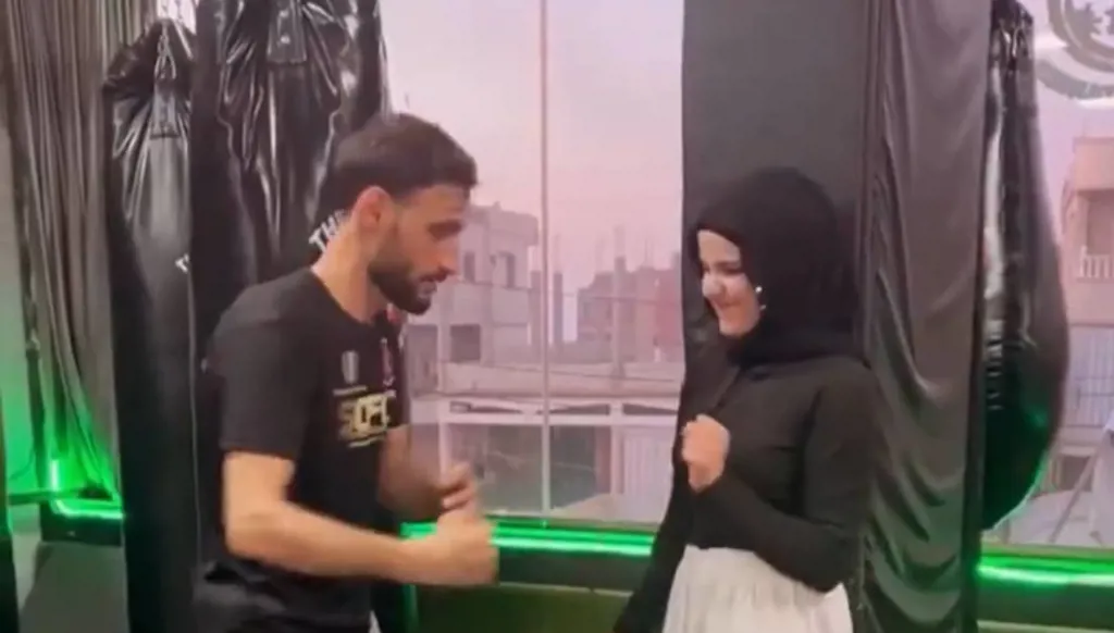 جدل في لبنان بعد ظهور مدرب يوجّه لكمات لفتيات داخل نادٍ رياضي (فيديو)