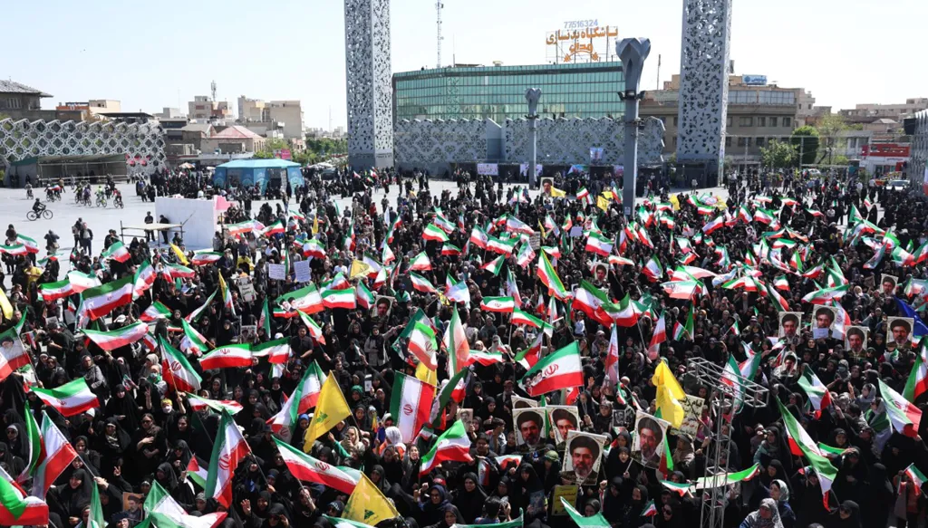 تغريدة عراقجي عن فتح مضيق هرمز تؤجج غضب أنصار النظام في إيران