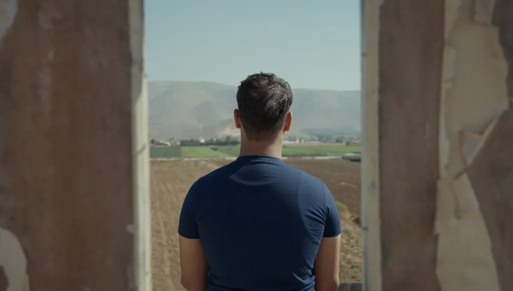 انتحار ومحاولات هروب وشهود يروون الانتهاكات... كيف يعيش قاصرون موقوفون في سجون لبنان؟