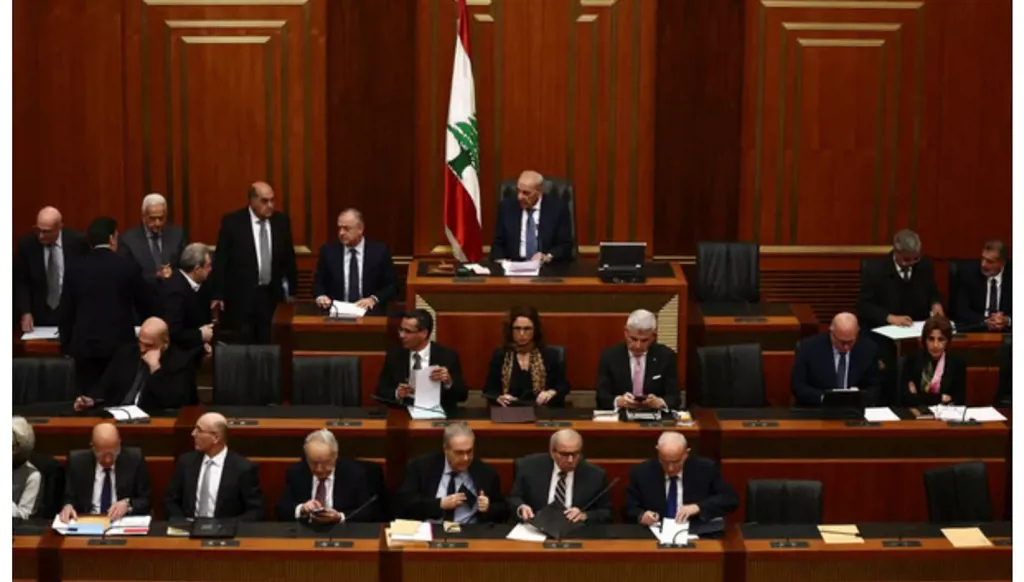 خبير دستوري: لا يحق لرئيس الحكومة مطلقا منع الوزير من التكلم في البرلمان