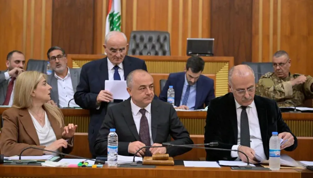 بين العفو والتمديد