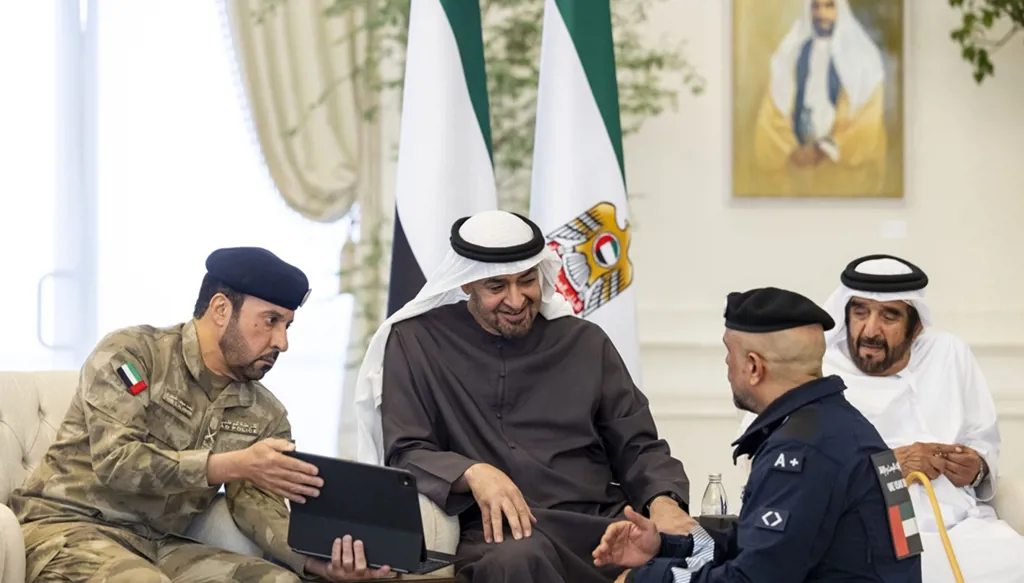 محمد بن زايد يستقبل فريق الإمارات للبحث والإنقاذ بعد اجتياز إعادة التصنيف الدولي