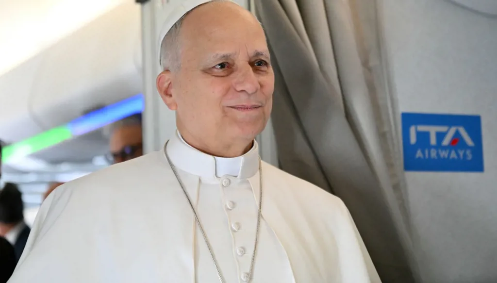 البابا لاوون يحط في للجزائر بزيارة تاريخية