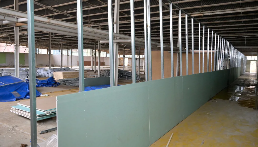 التجهيزات في المرفأ. (نبيل إسماعيل)