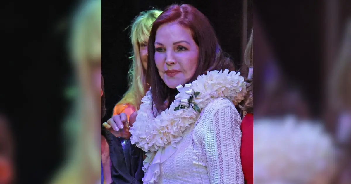 بريسيلا بريسلي (Mega).