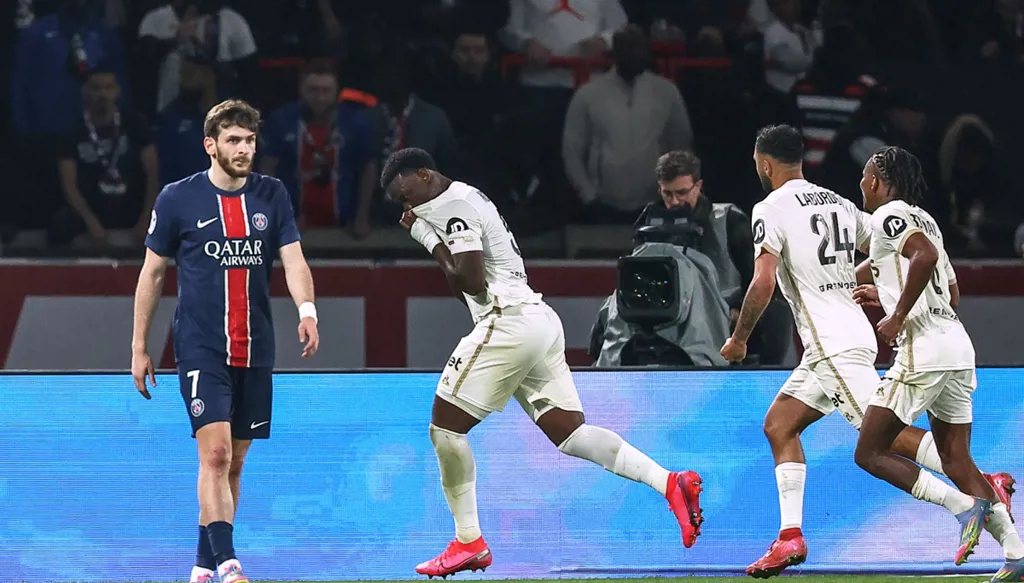 نيس ينهي سلسلة باريس سان جيرمان ويلحق به الهزيمة الأولى
