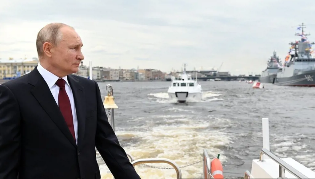 بوتين يوافق على استراتيجية لتطوير البحرية الروسية