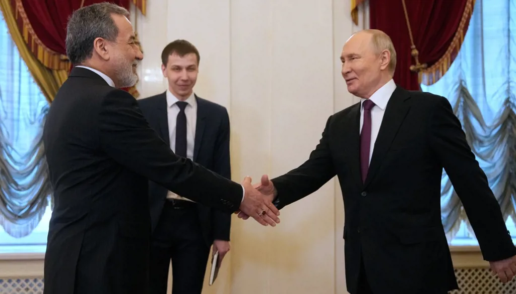 مفاوضات تحت الضغط ومضيق هرمز في قلب التصعيد… هل تتجدّد الحرب بين طهران وواشنطن؟