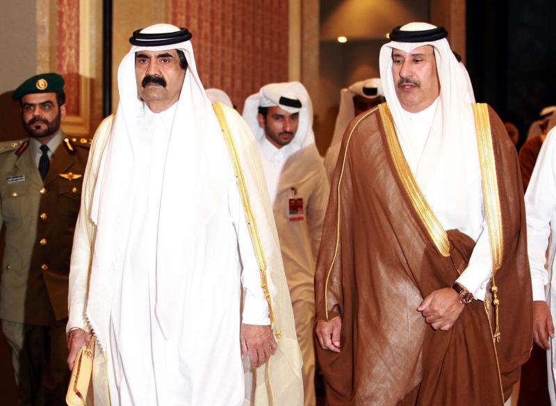 الشيخ حمد بن خليفة آل ثاني والشيخ حمد بن جاسم آل ثاني. (أ ف ب)