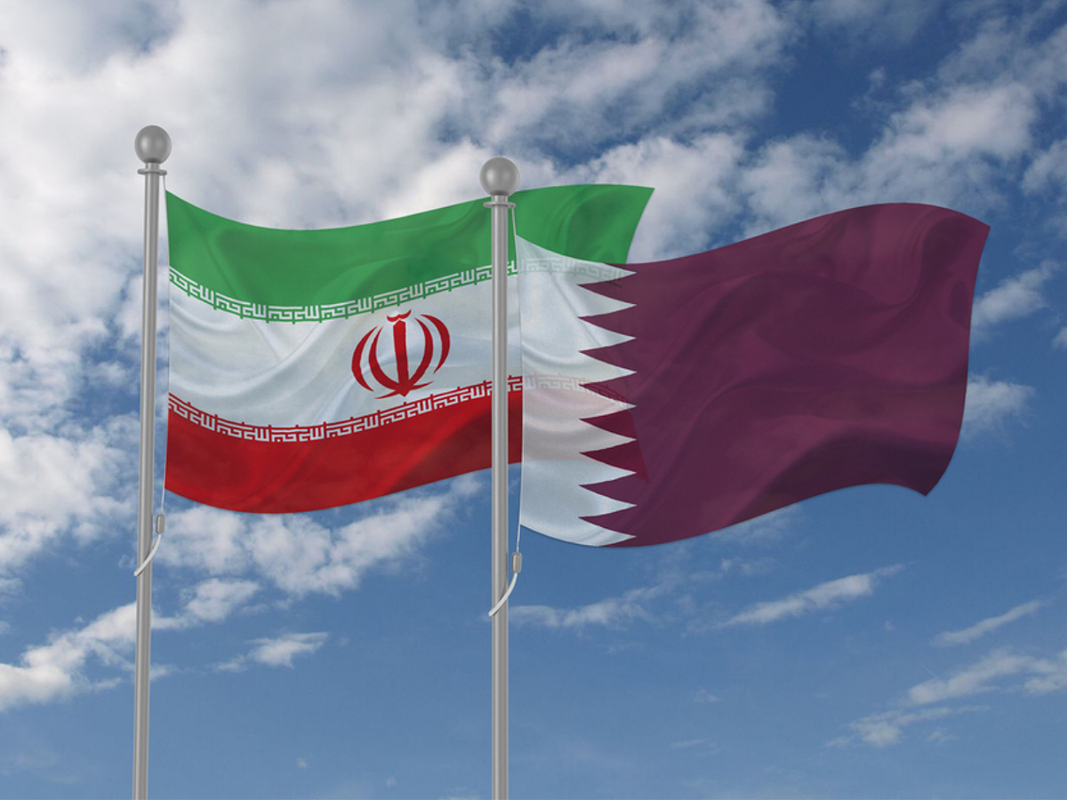 علما قطر وإيران (أرشيفية)