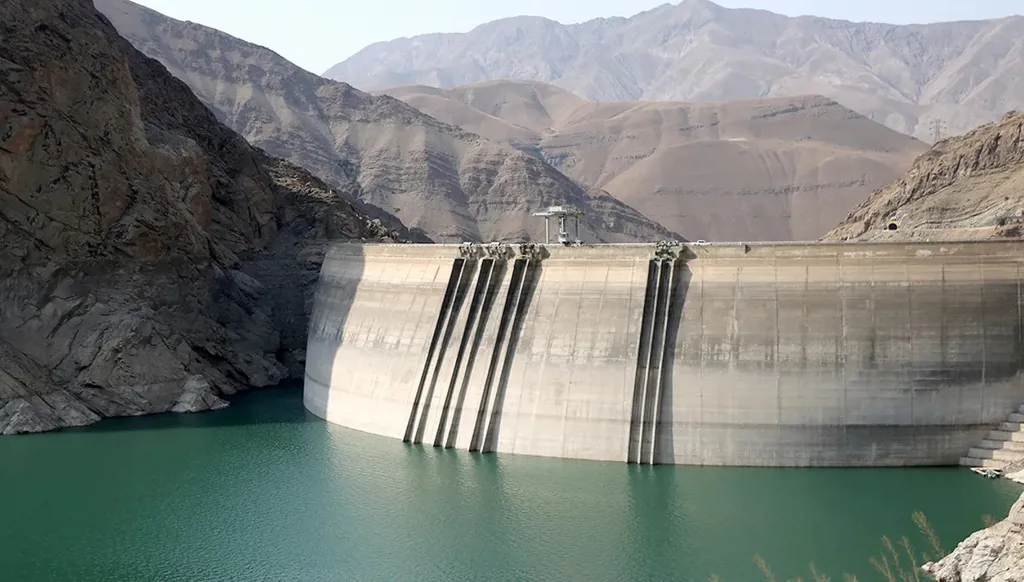 طهران تعاني من الجفاف.... مياه الشرب مهدّدة بالنفاد خلال أسبوعين!