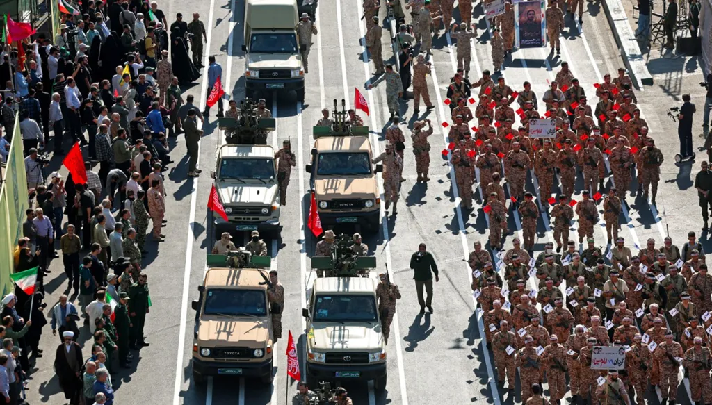 إيران عزّزت قواتها وحدّثتها رغم خسائرها وأميركا تواجهها بأربع توصيات