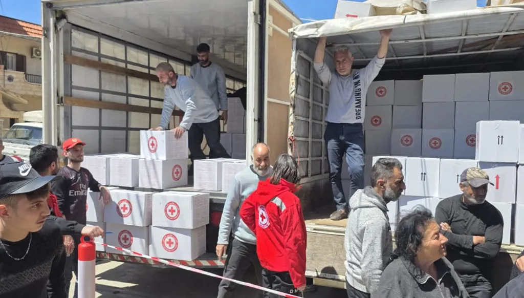 تزايد أعداد النازحين السوريين إلى عكار شمال لبنان... وتوزيع المساعدات مستمر