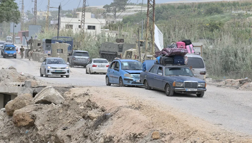 سيارات لنازحين جنوبيين. (نبيل إسماعيل)