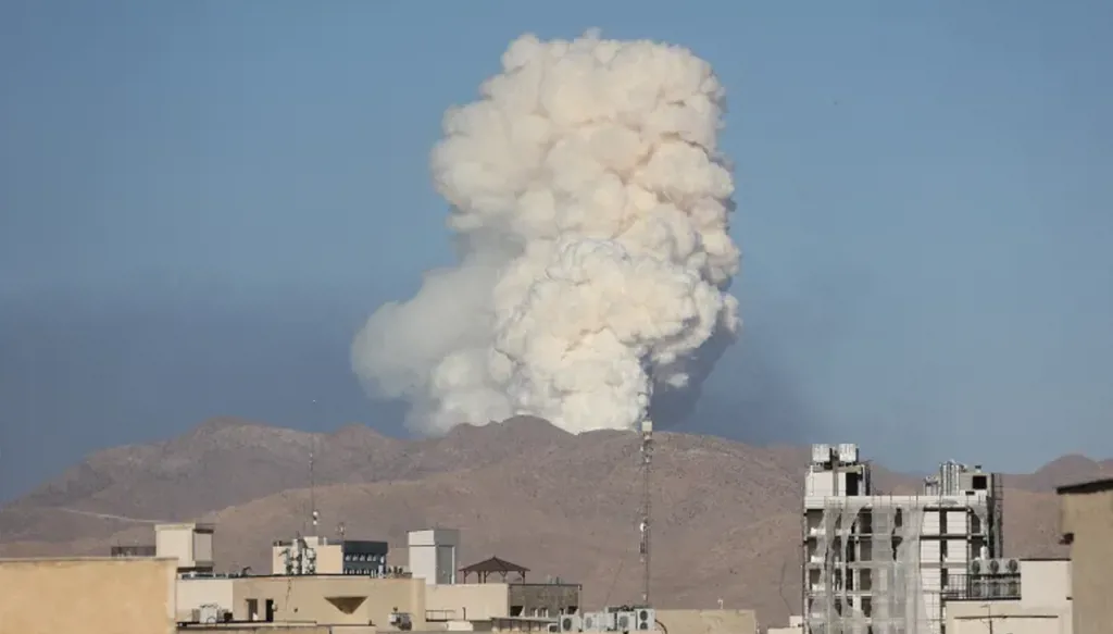 إسرائيل تستهدف مواقع وبنى تحتية في طهران