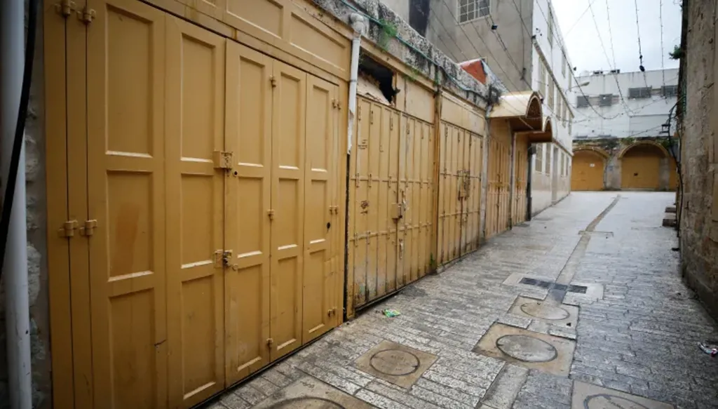 إضراب شامل في القدس والضفة الغربية رفضاً لقانون إعدام الأسرى