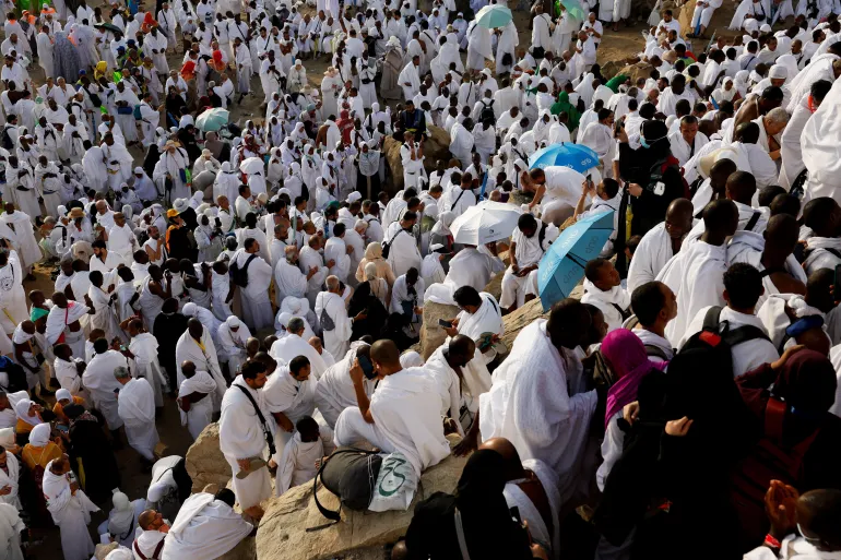 السعودية أعلنت وصول أكثر من 1.5 مليون حاج من خارج المملكة (رويترز)