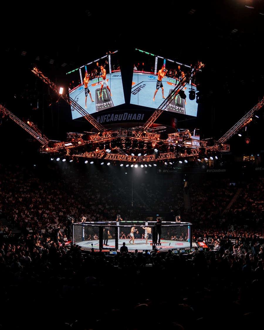 من نزال سابق في UFC.