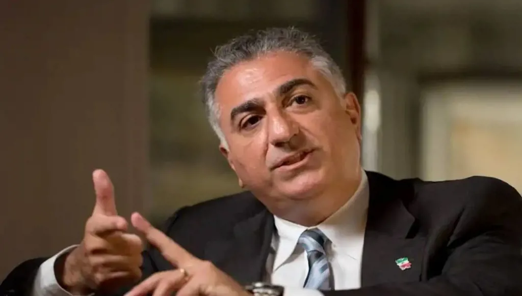 أحد شعارات إيران الشعبية: لا خميني ولا ملك ولا شاه!