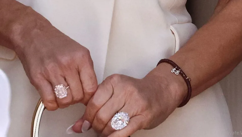 خاتم ألماس بقيمة 4 ملايين دولار وتفاصيل فستان زفاف لورين سانشيز الخالد (صور)