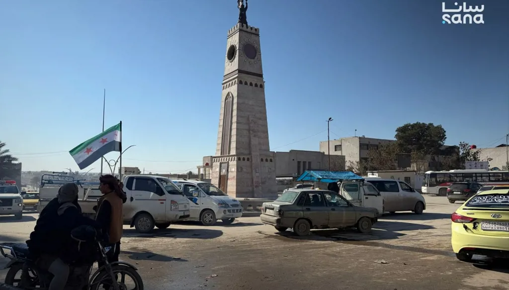 الجيش السوري يتهمّ قوات سوريا الديموقراطية بالانسحاب من مخيم الهول والأكراد ينفون