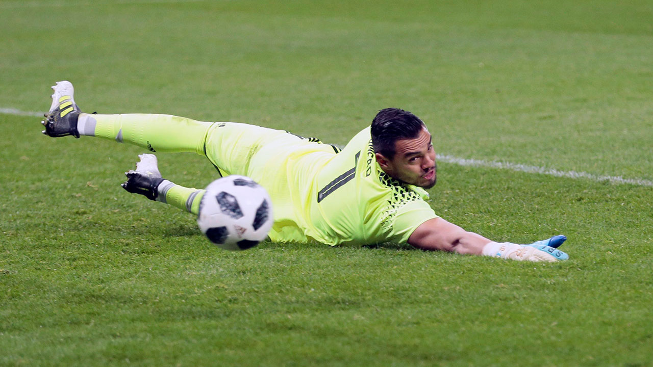 الحارس الدولي الأرجنتيني السابق سيرخيو روميرو. (وكالات)