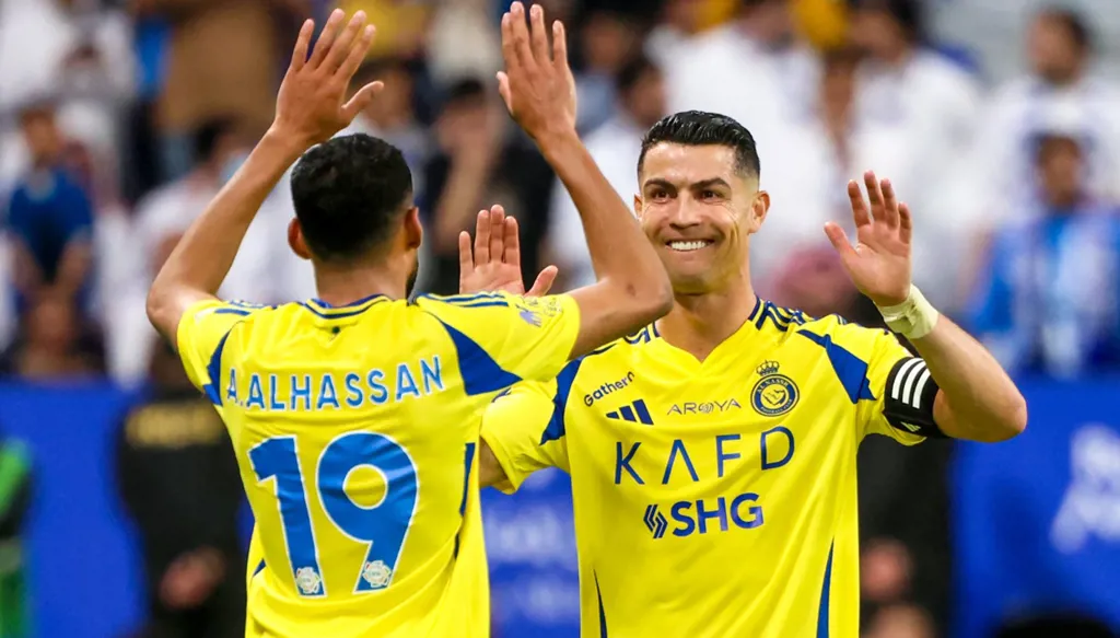 صاروخية الحسن وهدف رونالدو يتسببان بصمت قاتل في مدرجات الهلال (فيديو)