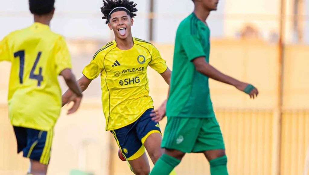 الابن يُكرر إنجاز الأب... جونيور يسجل هدفاً بطريقة رونالدو (فيديو)