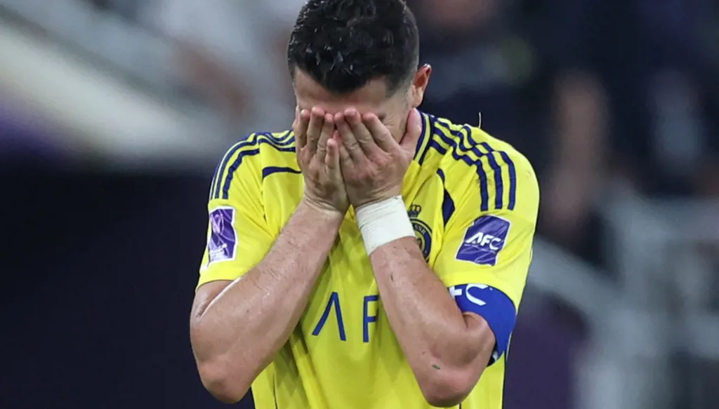رونالدو يصاب بالجنون بعد إهدار فرصة إنقاذ النصر ومغادرة دوري الأبطال (فيديو)