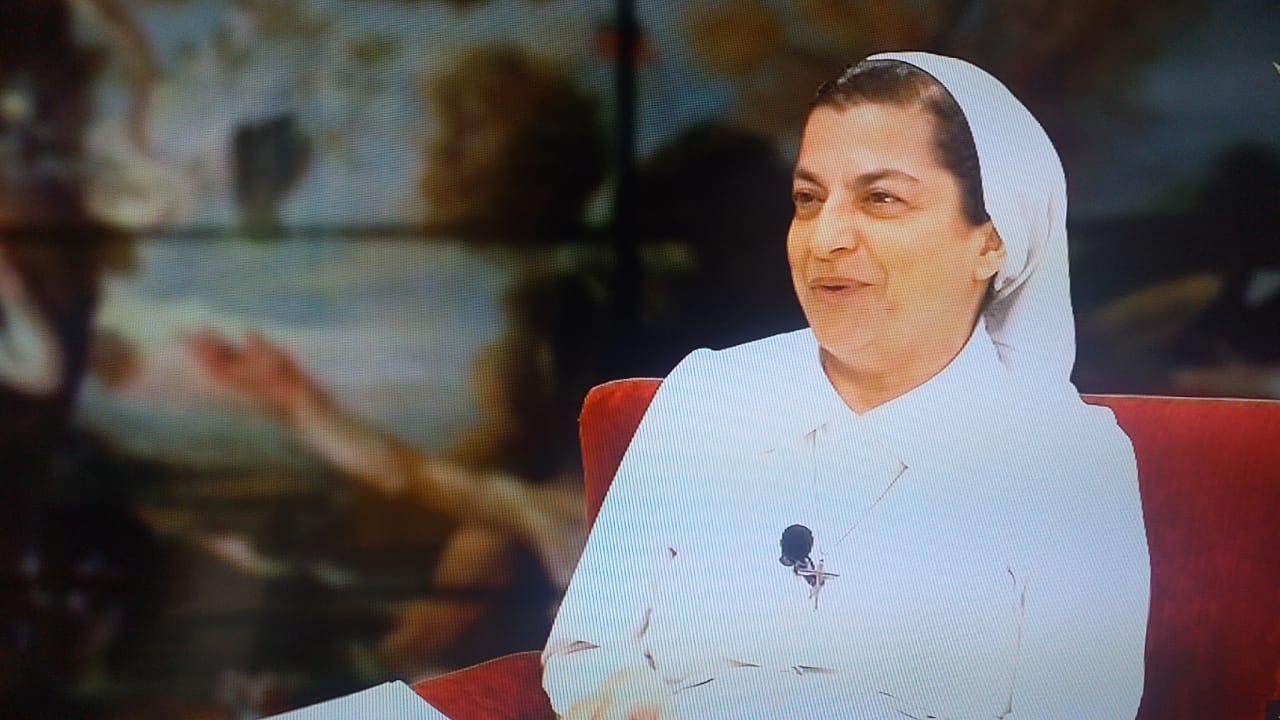 الأخت روز أبي عاد، المتخصصة في العهد القديم من الكتاب المقدس