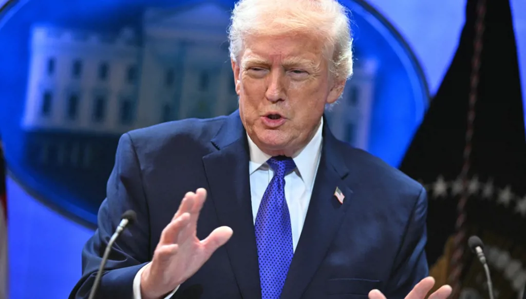 بعد حكم المحكمة العليا بشأن رسوم ترامب... ماذا أعلنت بكين وسيول؟