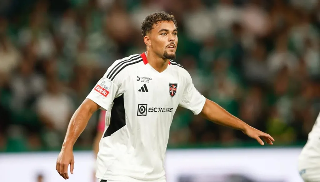 نجل باتريك كلويفرت يتجه للدوري الفرنسي