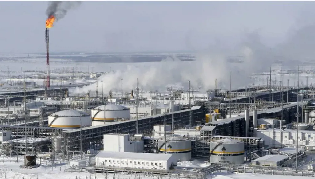 ارتفاع النفط يمنح موسكو فرصة… هل تعود واشنطن إلى الخام الروسي؟