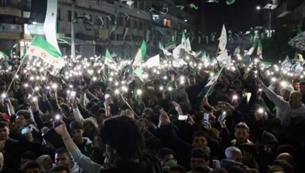 فرنسا تشارك السوريين إحياء ذكرى سقوط الأسد: سوريا الموحّدة وحدها تحمي الجميع