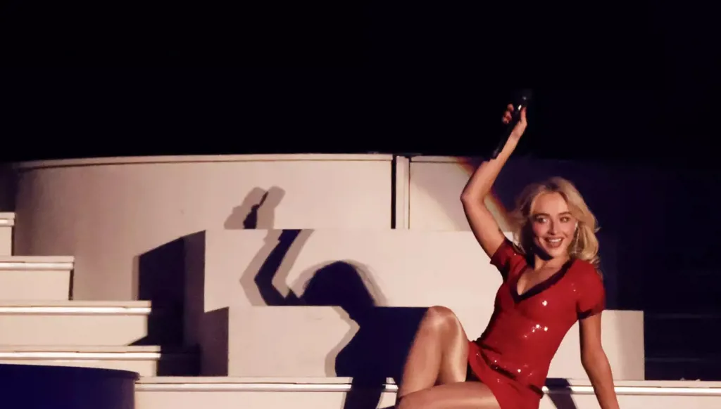 سابرينا كاربنتر تخطف كوتشيلا بعرض سينمائي ومفاجآت هوليوودية (فيديو)