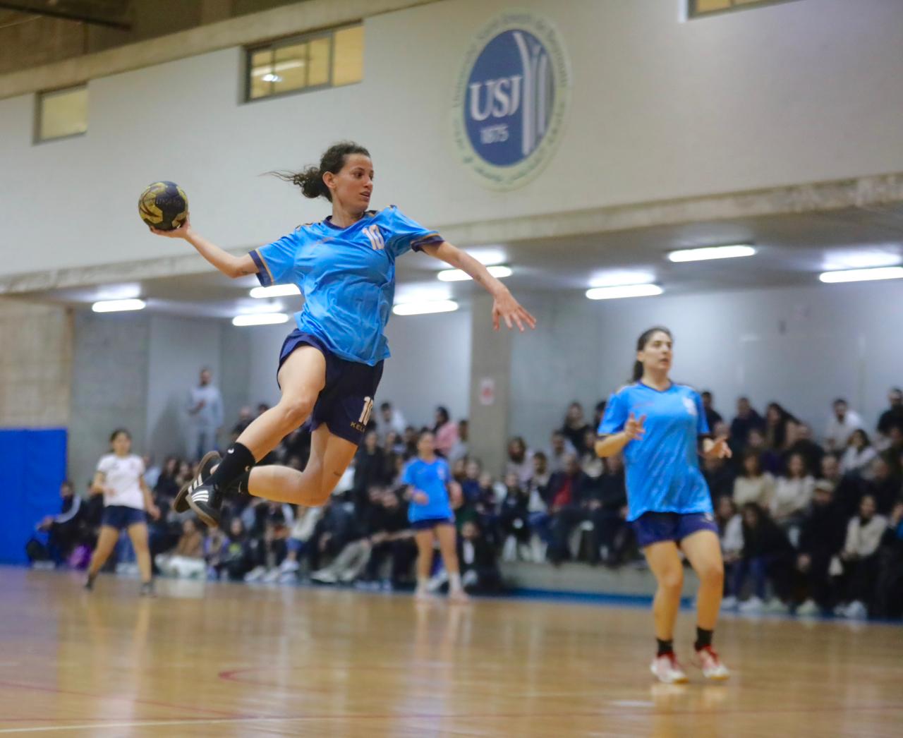 من مباراة الصداقة ونادي 1875.